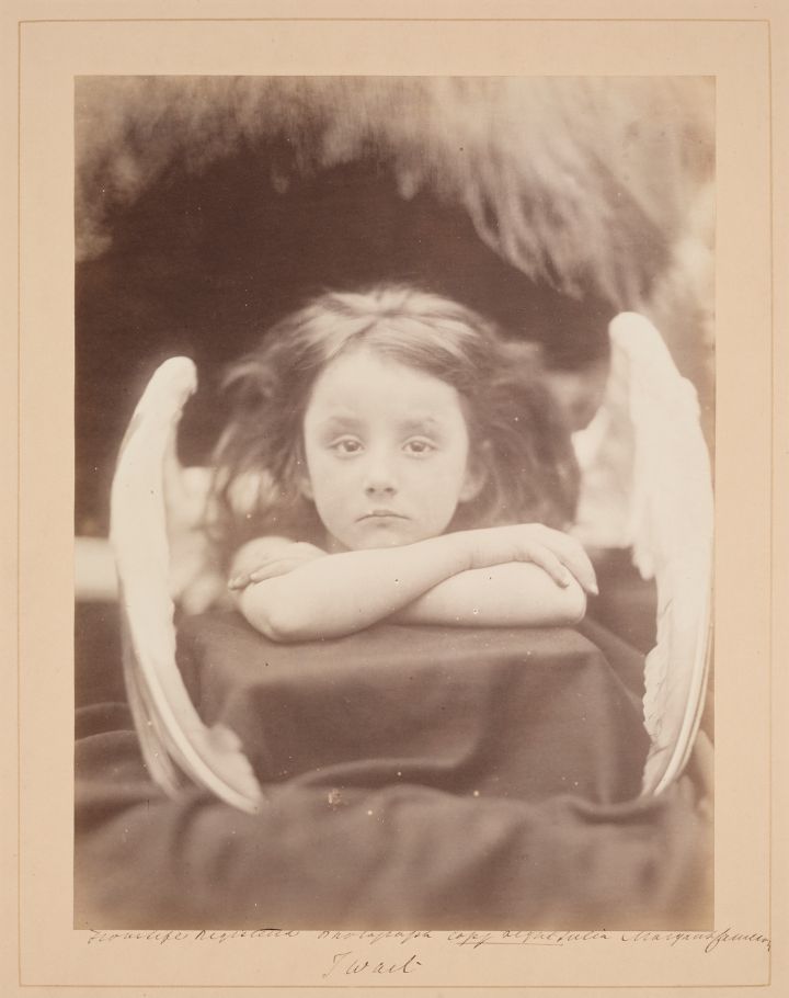 Julia Margaret Cameron I Wait [J’attends], 1872 Tirage albuminé. © The Royal Photographic Society Collection at the V&A, acquired with the generous assistance of the National Lottery Heritage Fund and Art Fund.
