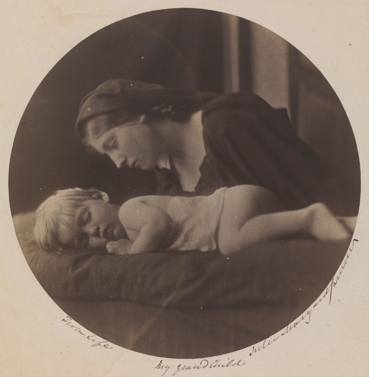Julia Margaret Cameron My Grandchild aged 2 years and 3 months 1865 Tirage albumin. © The Royal Photographic Society Collection at the V&A